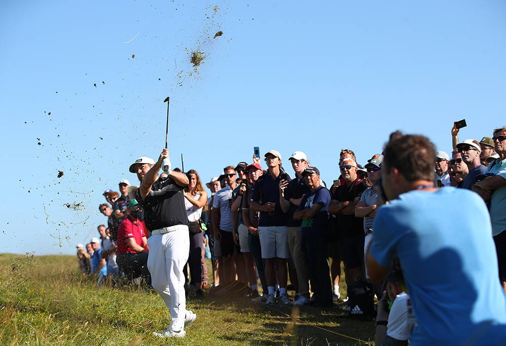 Louis Oosthuizen playing out of the rough